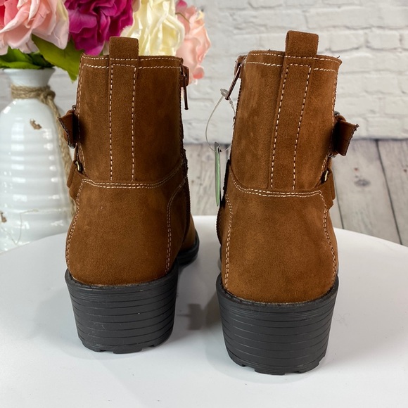 NWT: ST JOHN’S BAY (WIDE) Memory Foam Brown Faux Suede Block Heel Ankle Boots - Picture 5 of 17